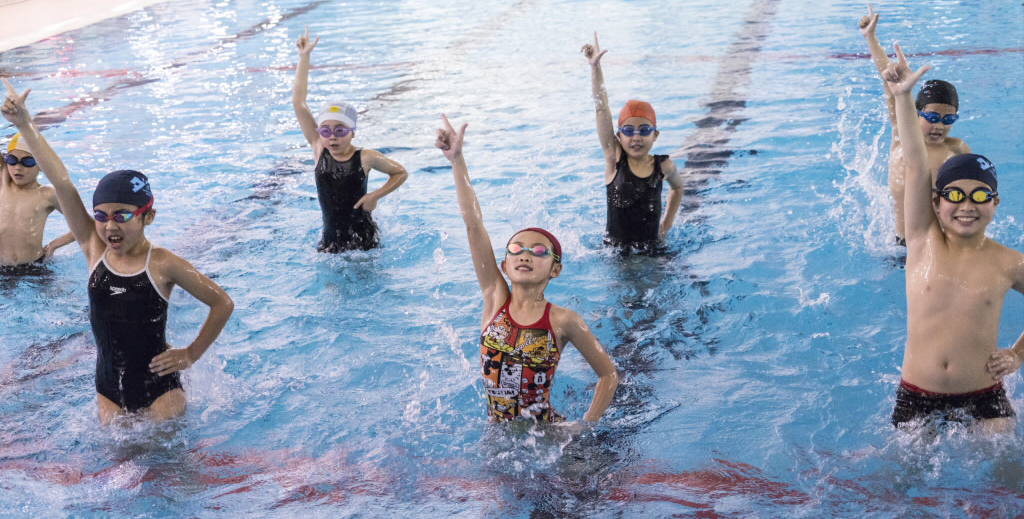 泳げない子も水泳好きにする ダンススイミング みんなの教育技術