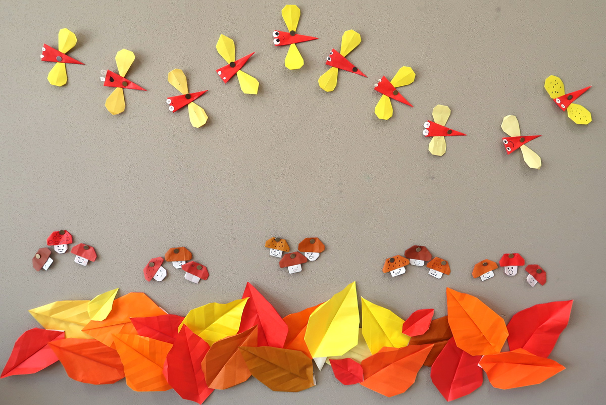 折り紙で教室を飾ろう 赤とんぼ きのこ 枯れ葉の折り方 みんなの教育技術