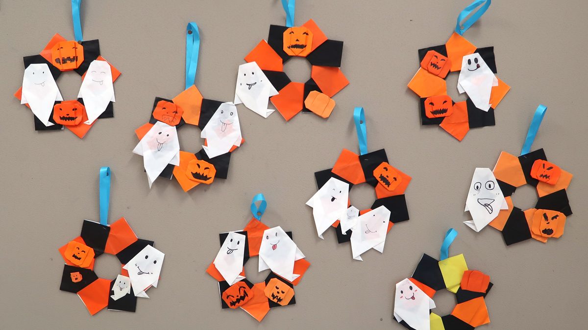 折り紙で教室を飾ろう ハロウィンのリースの折り方 みんなの教育技術