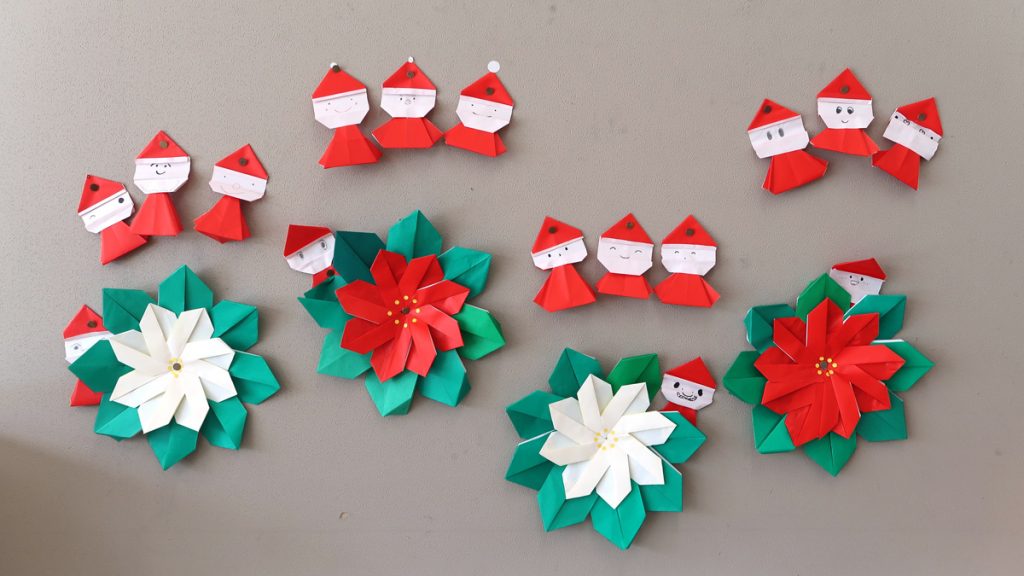 クリスマス折り紙 クリスマスの折り紙。簡単に平面や立体の12月の壁面飾りを子どもでも作れます♪