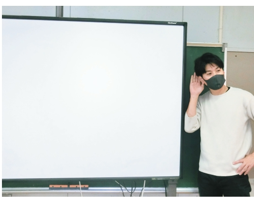 「どの国のあいさつだったかな?」と問いかける教師