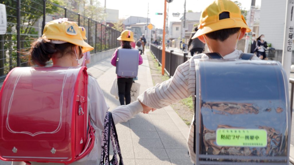 小学校～それは小さな社会～場面写真