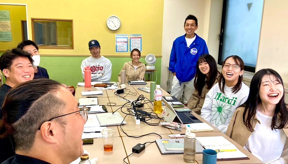 花メンスタッフ会議に筆者も参加。今日も、これから「子どもたちの話」が始まります！