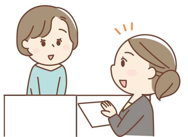 個人面談を行う担任と保護者