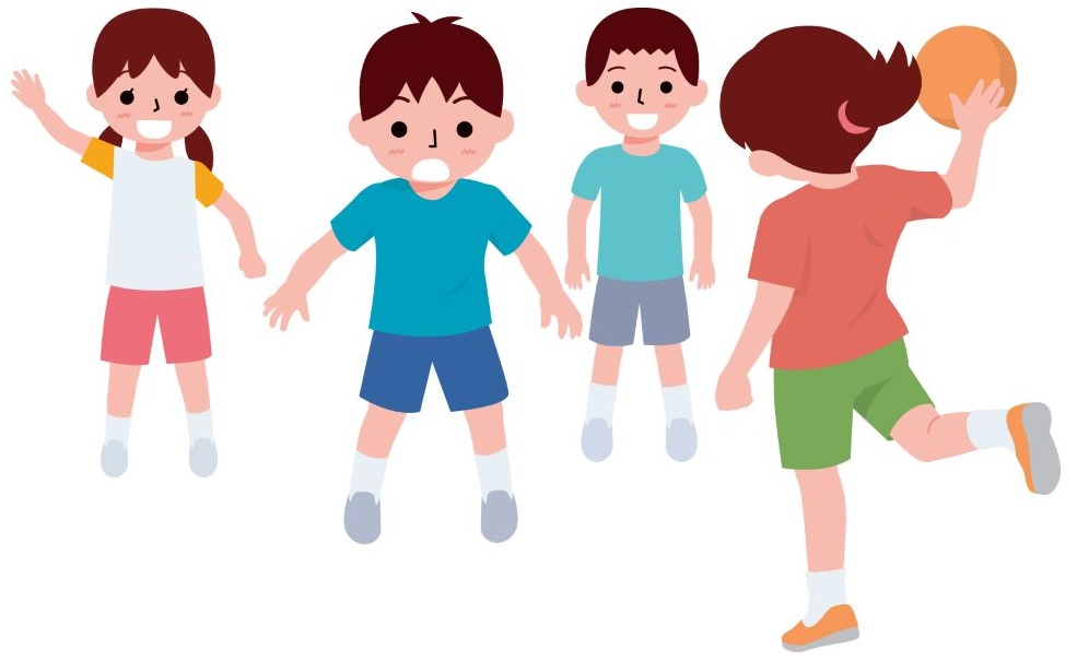 ドッジボールで遊ぶ子供たち