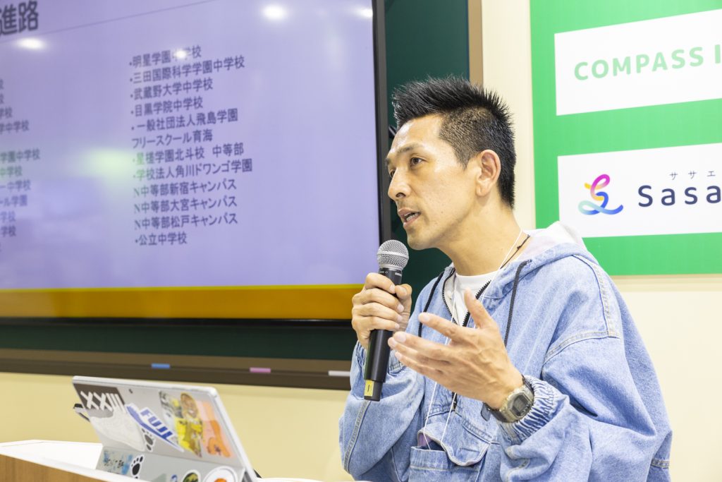 子どもたちの卒業後の進路について語る林隼人校長