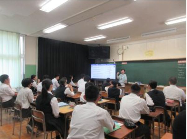 寺沢教諭の授業の様子