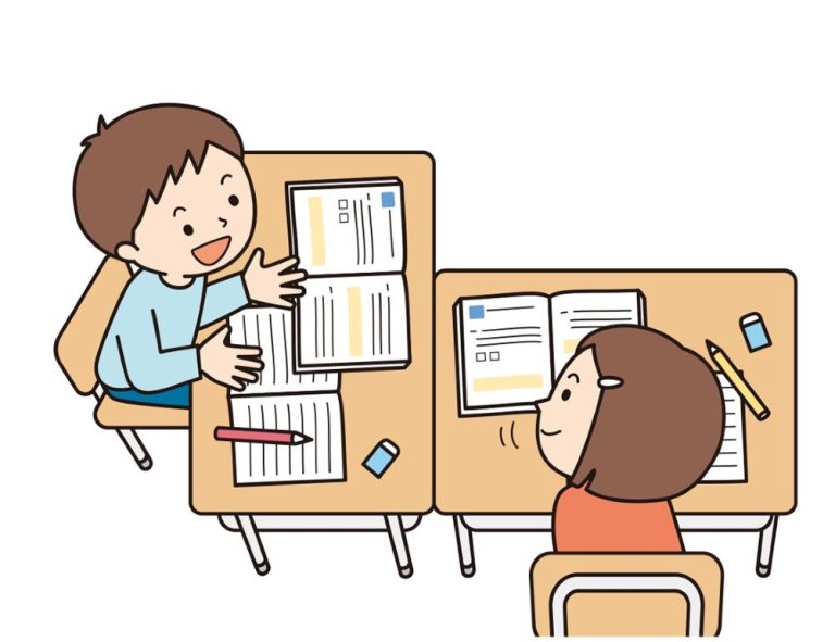 Ｌ字の机配置でペア学習する子供