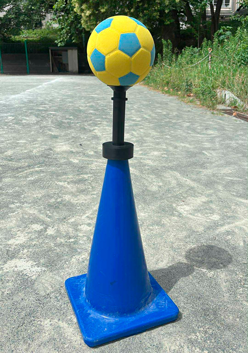 大きなボールを乗せたティー