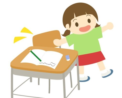 授業中に立ち歩きをする女児