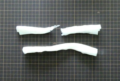 上：弱いティッシュ棒
下：強いティッシュ棒