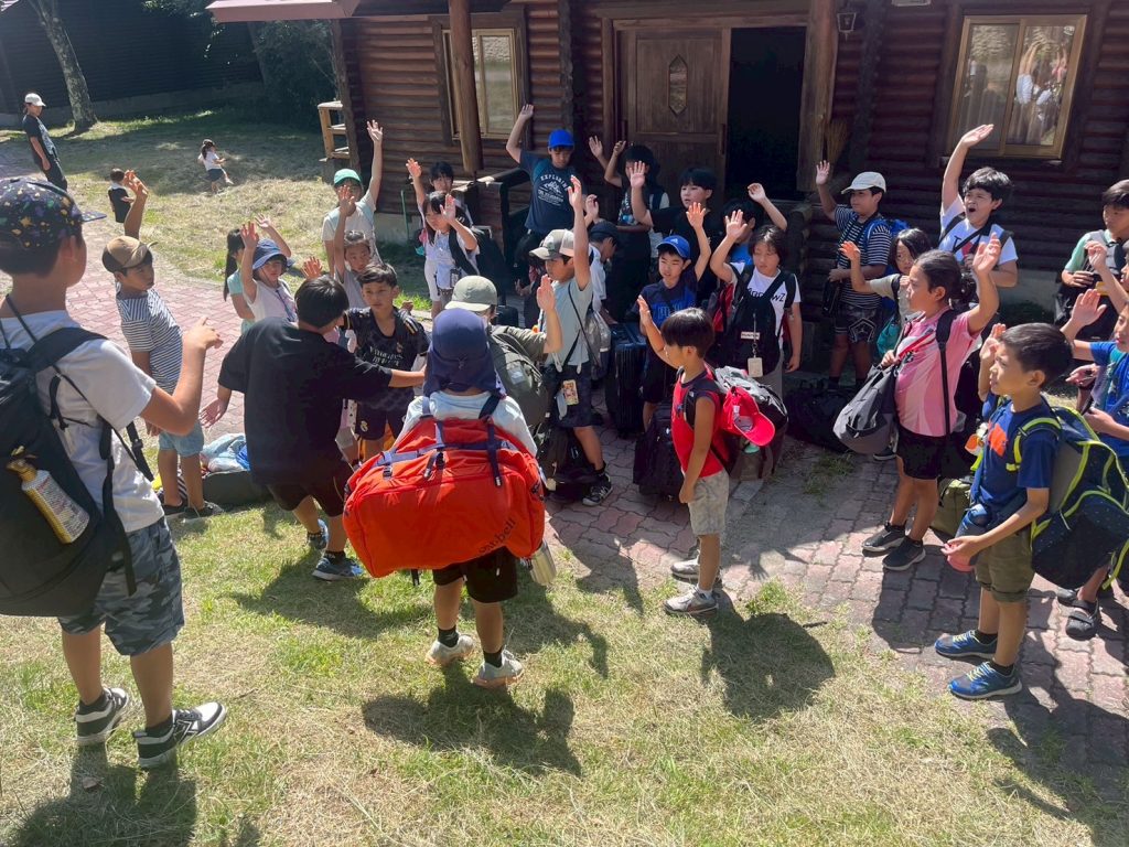 誰とどこに宿泊するかを、自分たちで決める子どもたち
