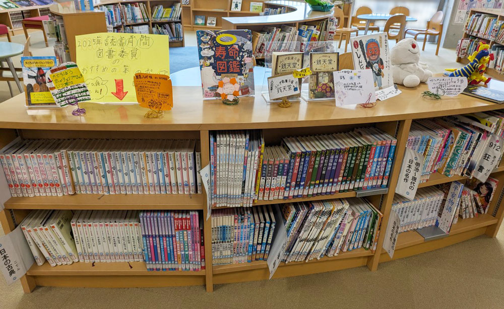 子供たちと読みたい　今月の本＃７　絵を描こう、絵を見よう　図書館の展示