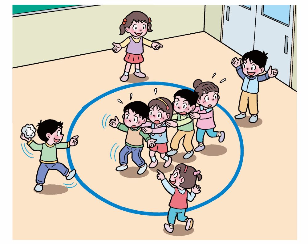 新聞紙ボールムカデドッジをする子供たち