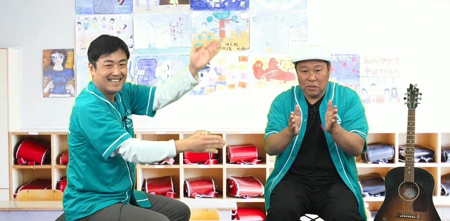 パチンと手を合わせる