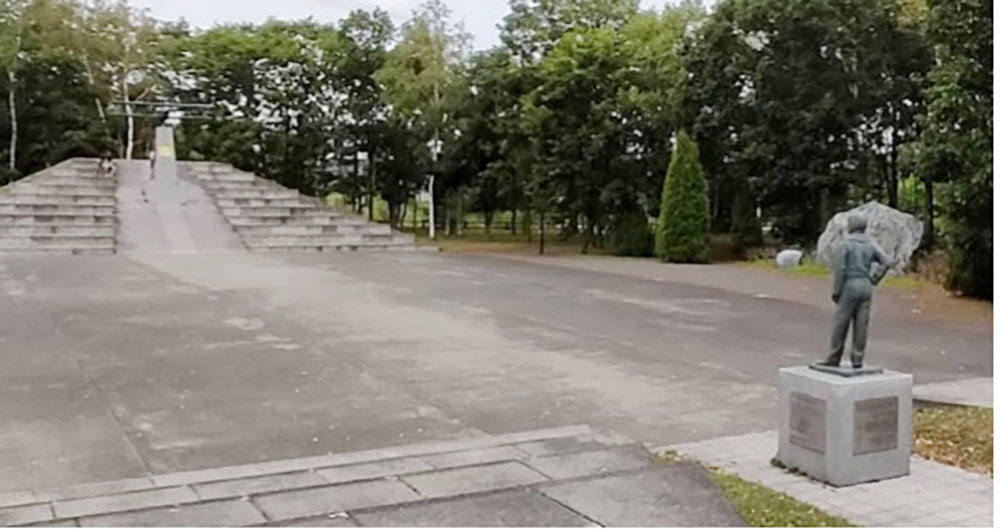 画像　空港公園にある、「北海」第１号と酒井さんのモニュメント