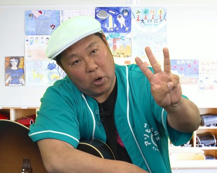 「じゃあ、これはなんほん？」