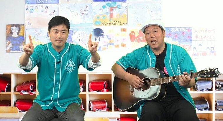 「♪１本指で」
