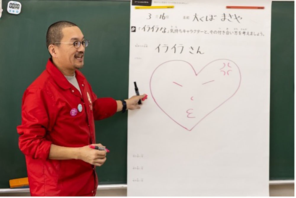 大窪教諭が描いた怒りのキャラクター、「イライラさん」。