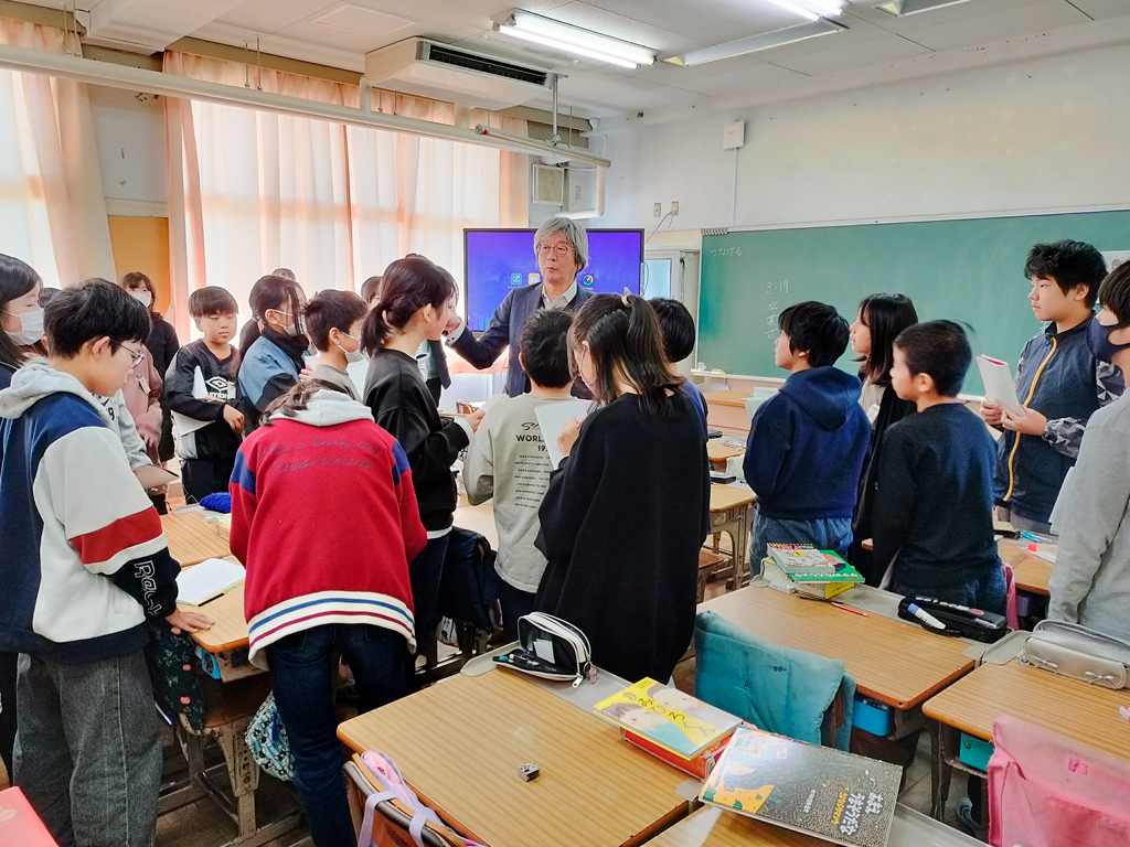 卒業、そしてその先の未来を意識させた話し合いに、子供たちの熱い意見が飛び交う。