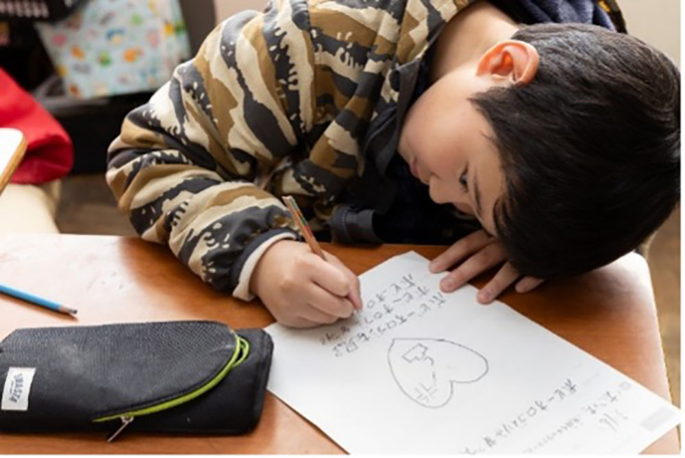 作業中の子供たち　その１