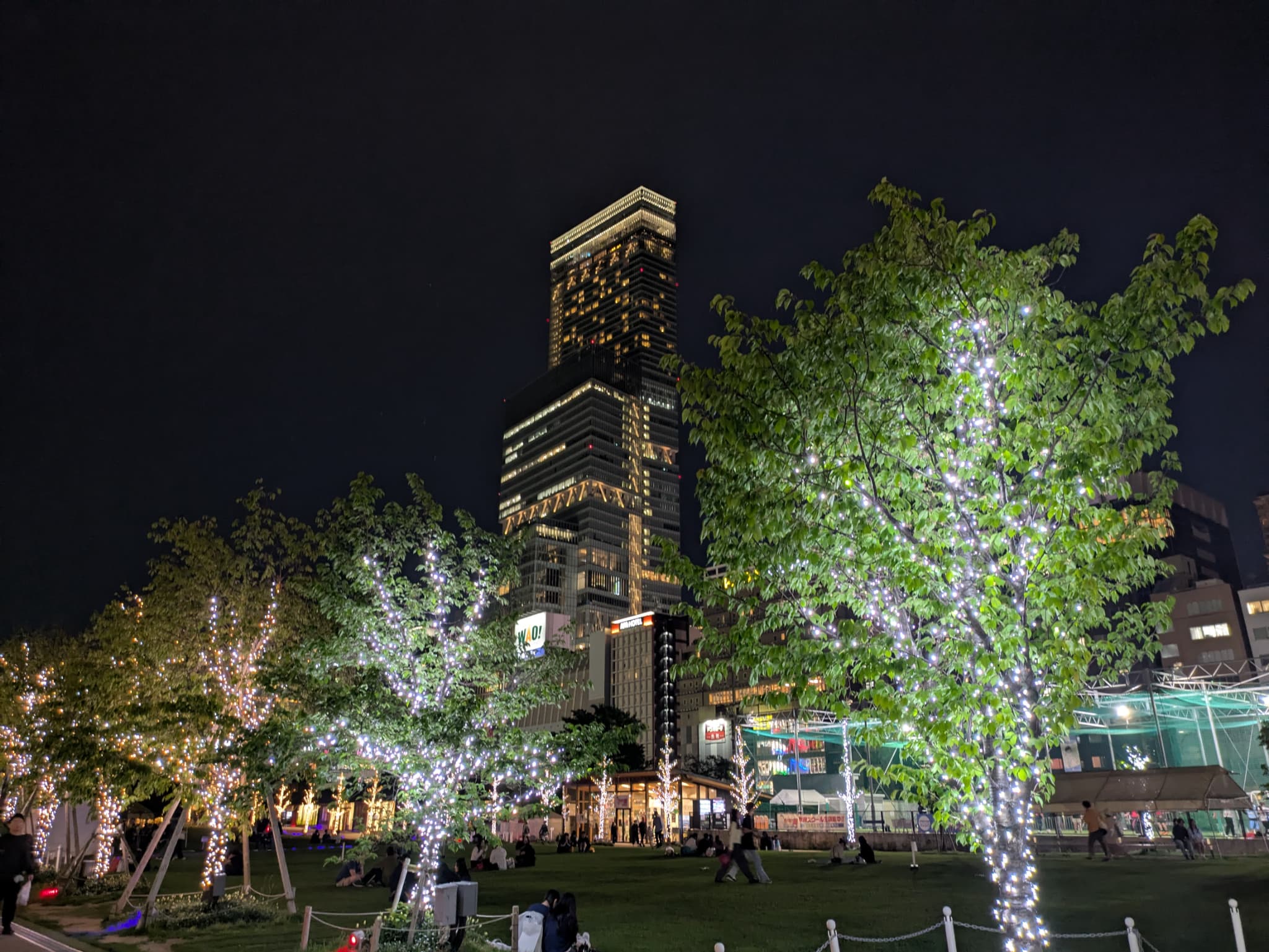 夜の街の様子