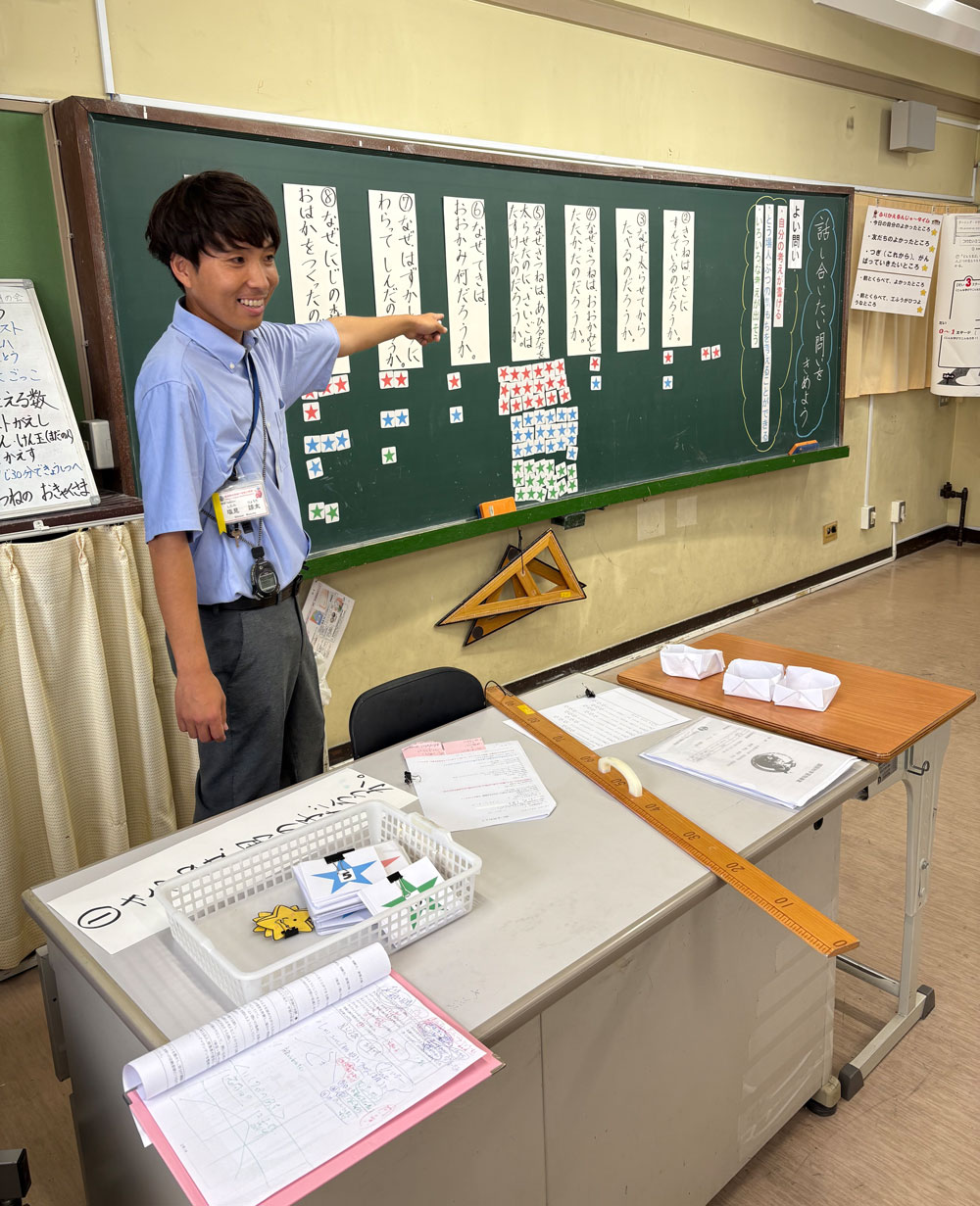 写真3 黒板に提示された、問いの候補(計9個)