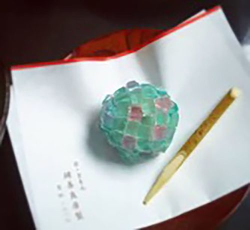 紫陽花をイメージした和菓子の写真
