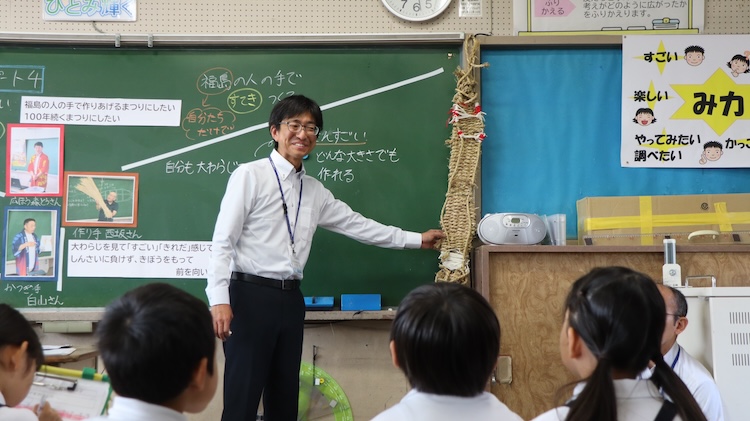 「福島わらじまつり」の探究を行っている3年生の授業の様子