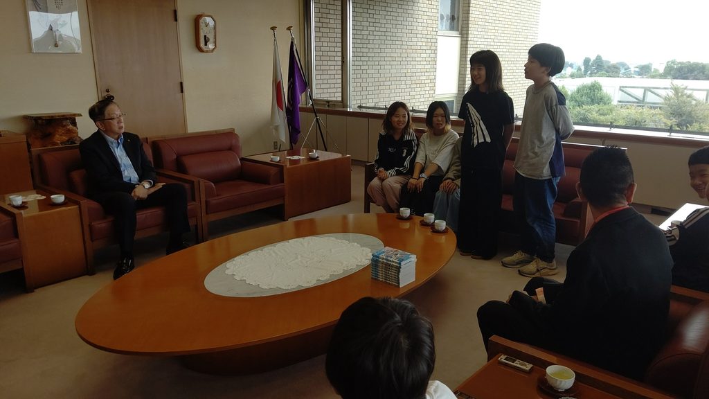 発表内容を考えたのは子どもたち自身。林隼人校長は、この日初めて内容を聞いたそうです。