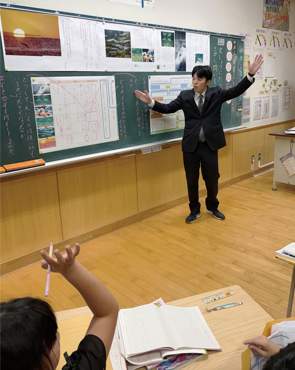 写真4 学級全体で問いを整理する