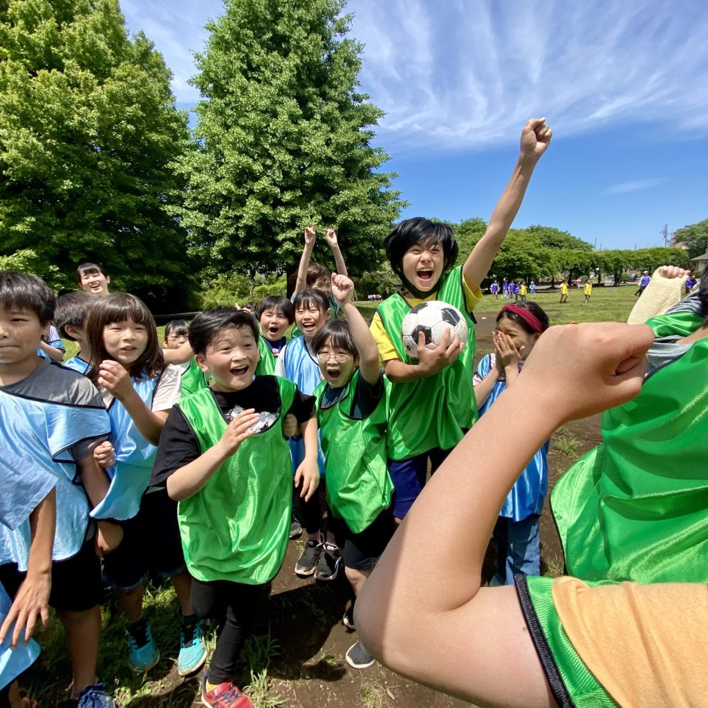 花まるエレメンタリースクールでの体育の授業場面